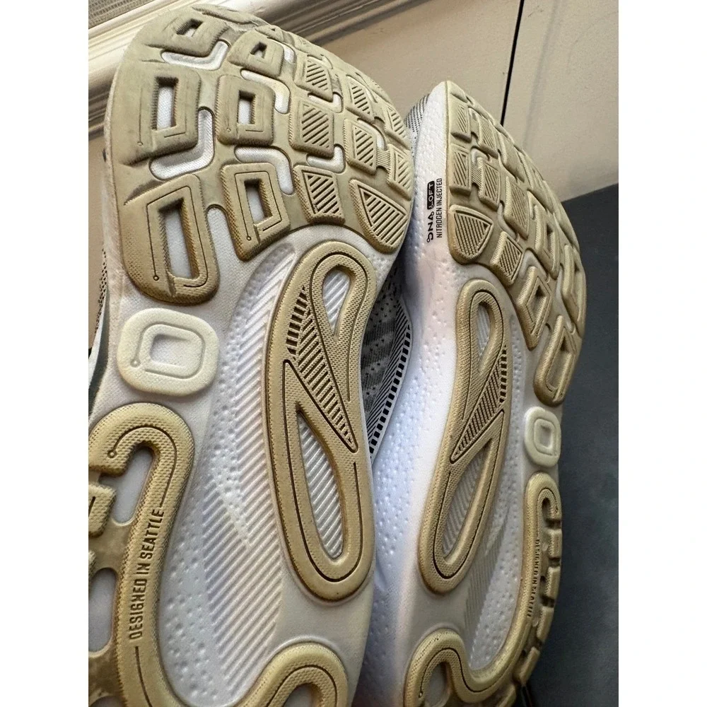 Brooks Adrenaline GTS 23 White Black Running Shoes 1204261B126 Womens 11